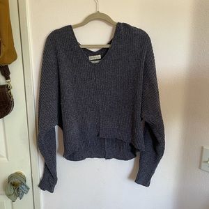 URBAN OUTFITTERS SWEATER